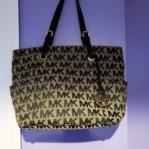 Micheal Kors monogram jet set tote